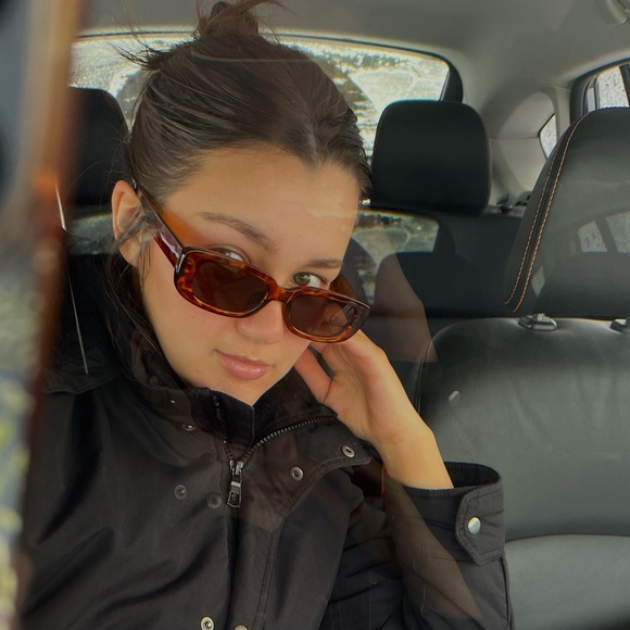 Meet your Posher, Cassidy - Picture 1 of 1